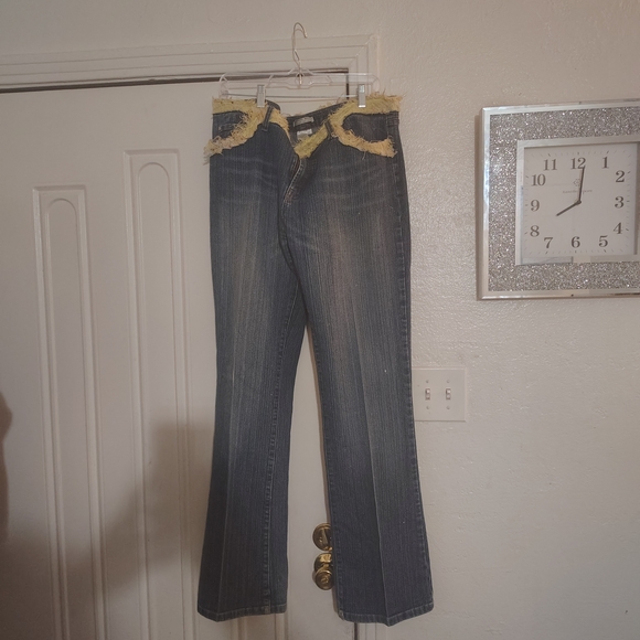 UNIQUE Flare Jeans with Fringe Accents FEMININE VINTAGE INSPIRED FUN - Picture 2 of 8